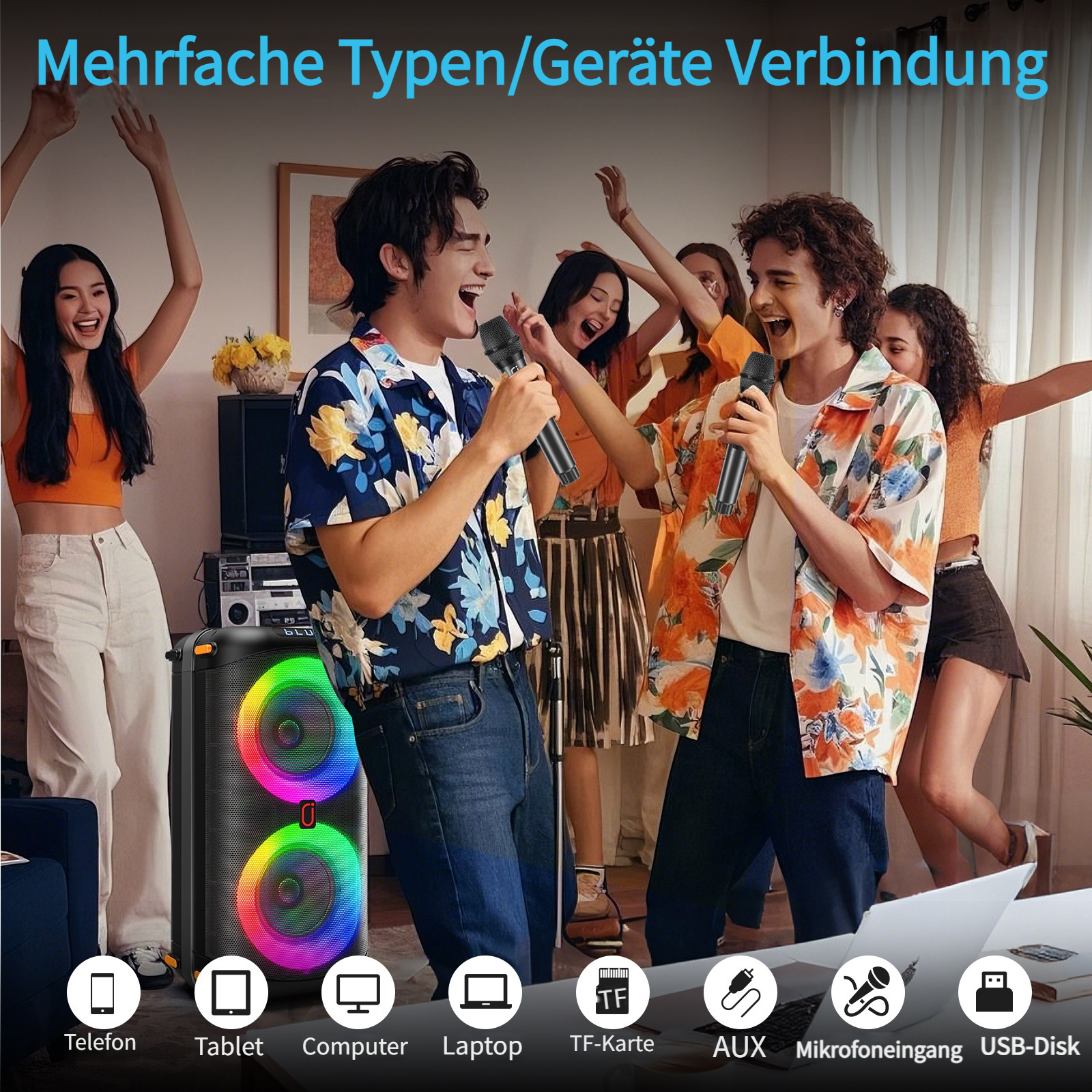 Gruppe von Freunden singt mit Mikrofonen vor beleuchtetem Lautsprecher.