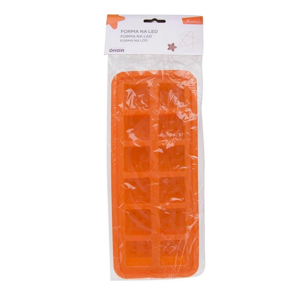 Una cubitera de silicona naranja en envase de plástico.