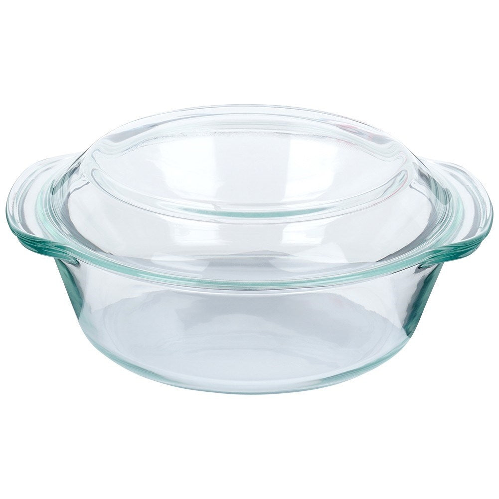 Una cacerola de vidrio transparente con tapa y asas.