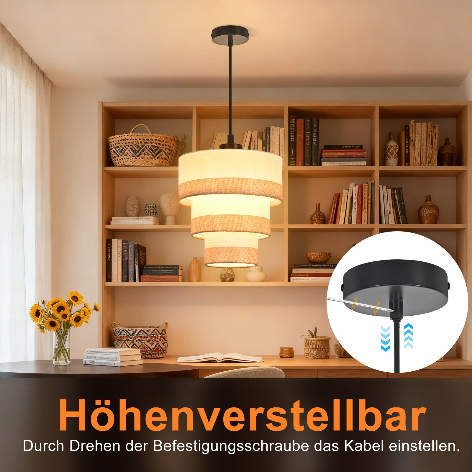 Hängeleuchte mit drei Ebenen über einem Schreibtisch mit Büchern und Sonnenblumen.