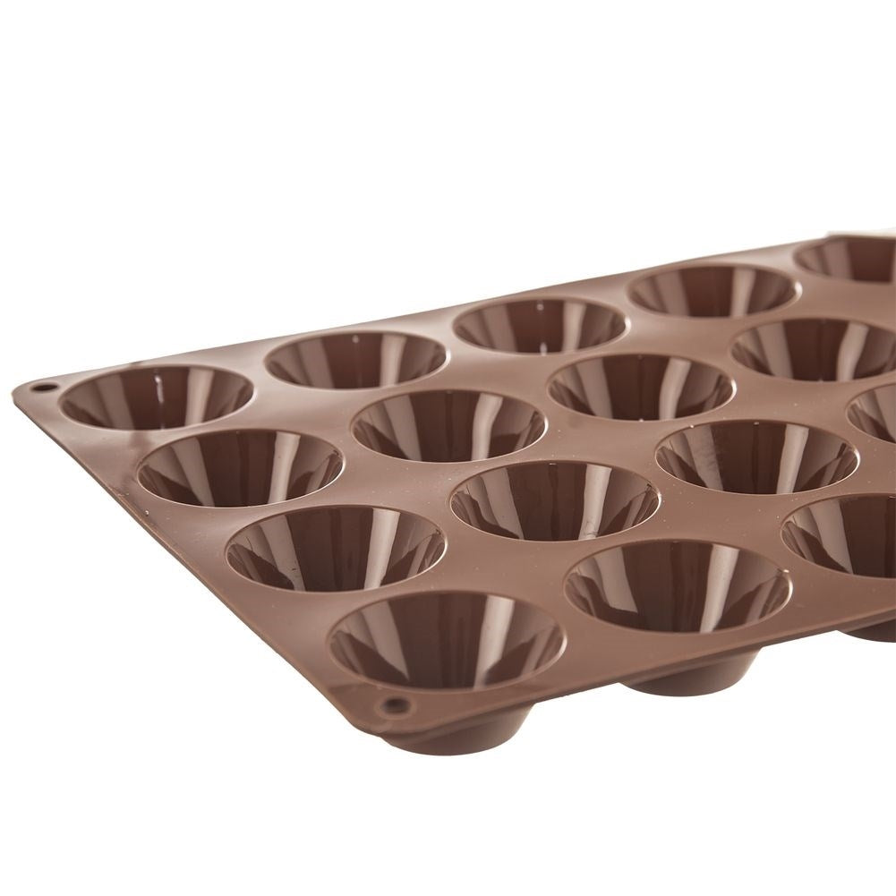 Un molde de silicona marrón con 20 cavidades redondas para muffins o chocolates.
