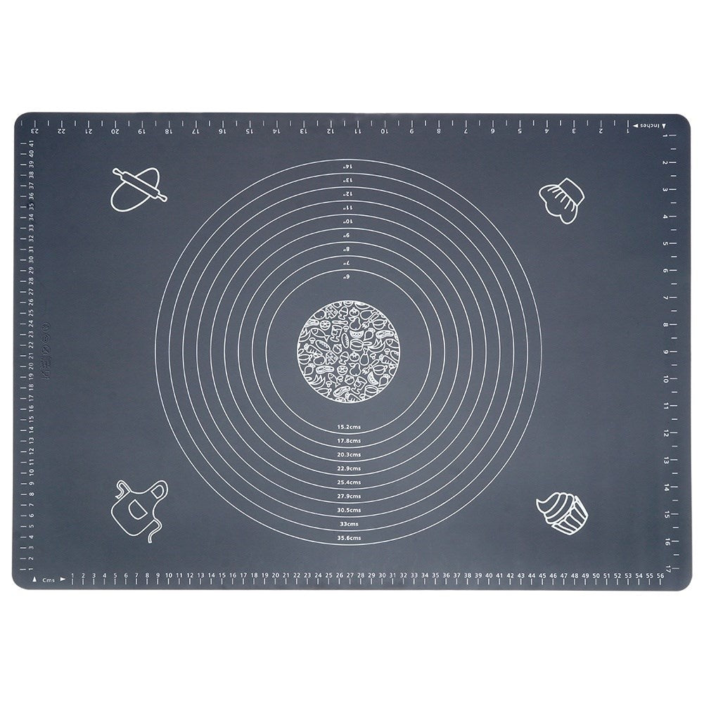 Alfombrilla de horneado gris con marcas blancas e iconos de utensilios.