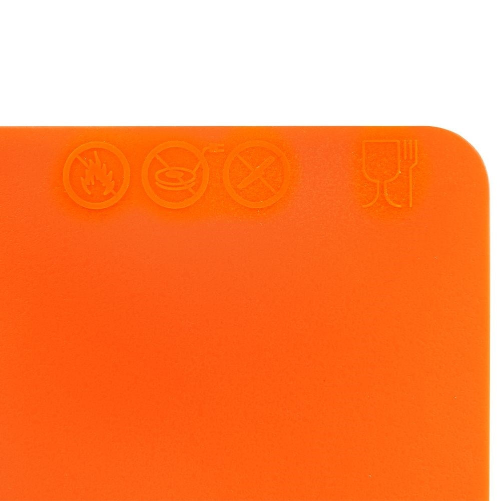 Superficie naranja con tres iconos: fuego, espiral, cruz y un símbolo de tenedor.