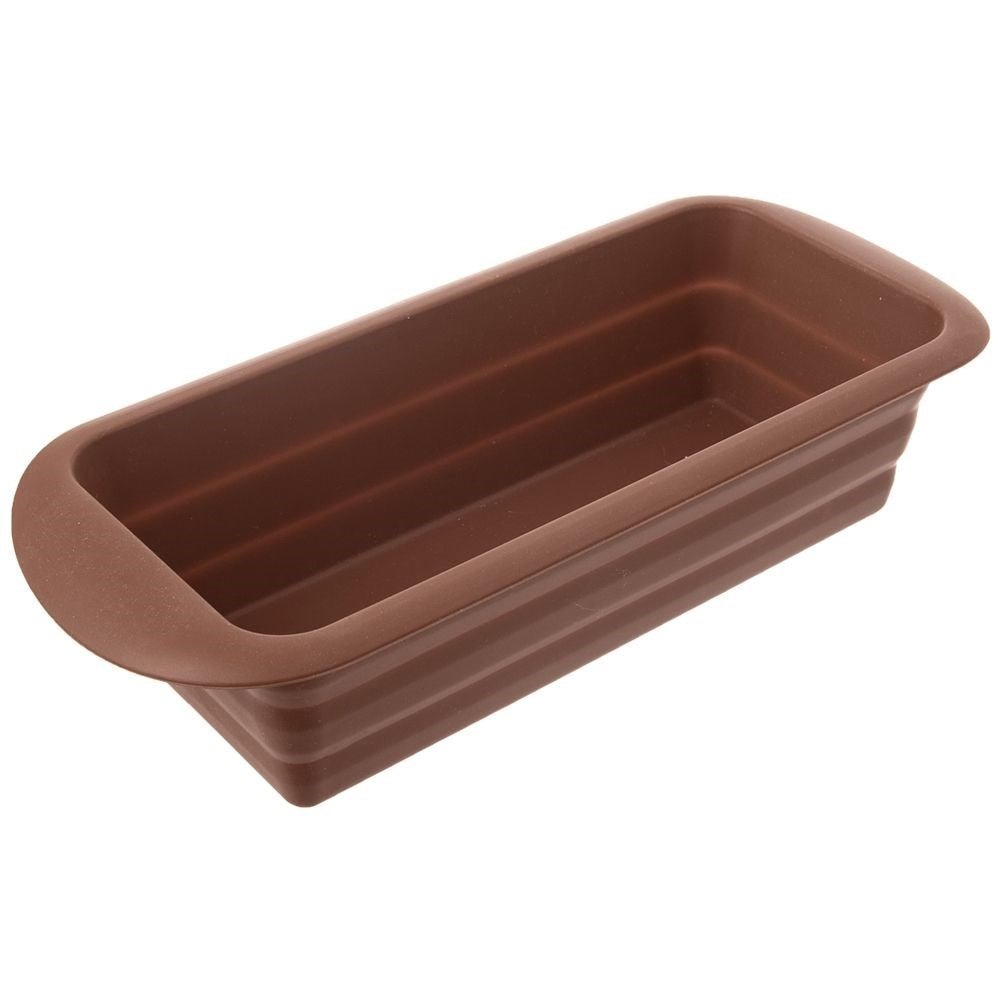 Molde rectangular de silicona marrón con lados acanalados y extremos redondeados.