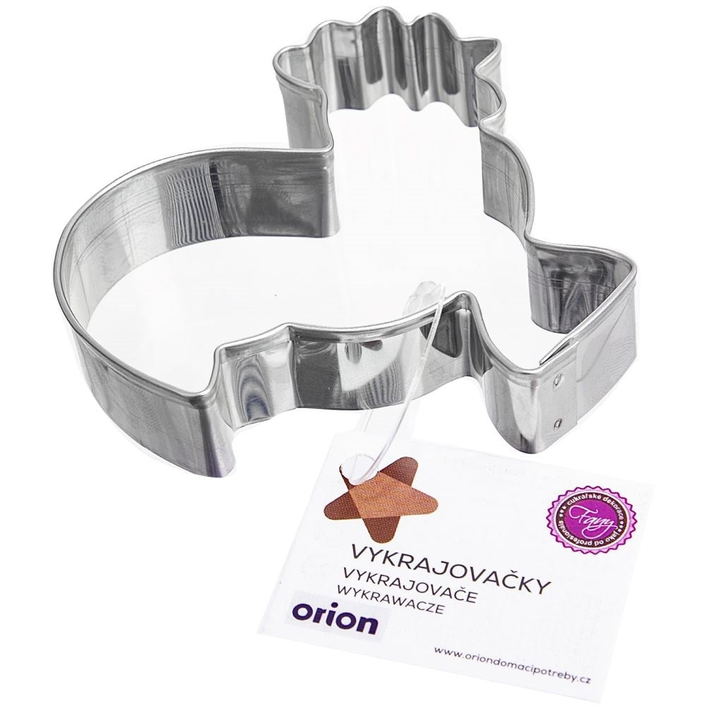 Un cortador de galletas de metal con forma de caballo y una etiqueta.