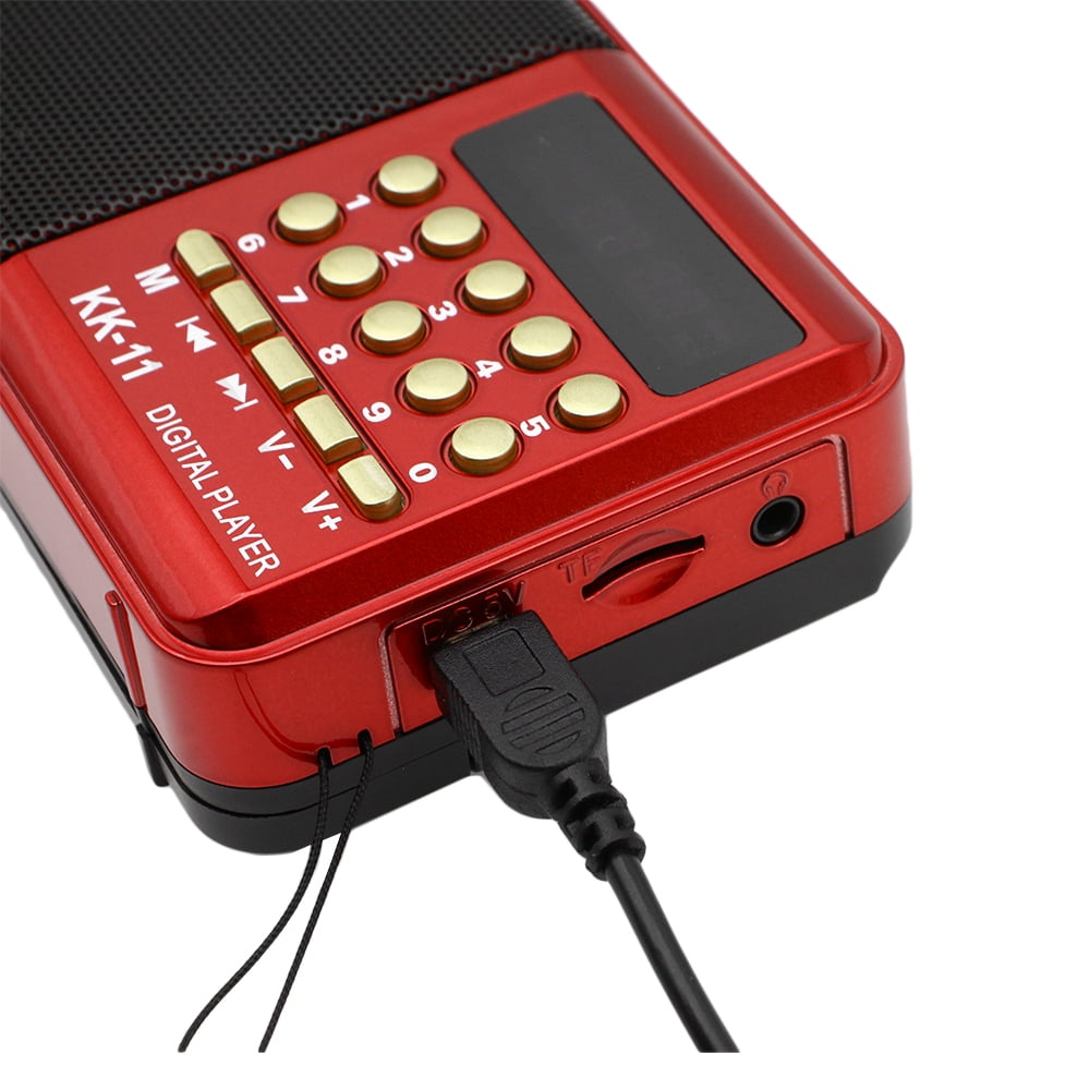 Ein roter digitaler Player mit Tasten und einem angeschlossenen USB-Kabel.