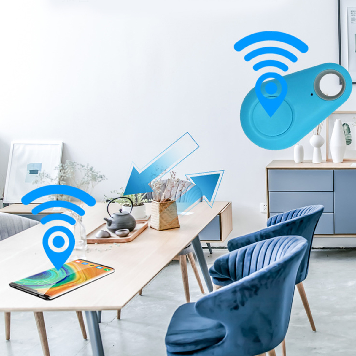 Ein blauer Tracker mit WLAN-Symbol über einem Handy auf einem Tisch.