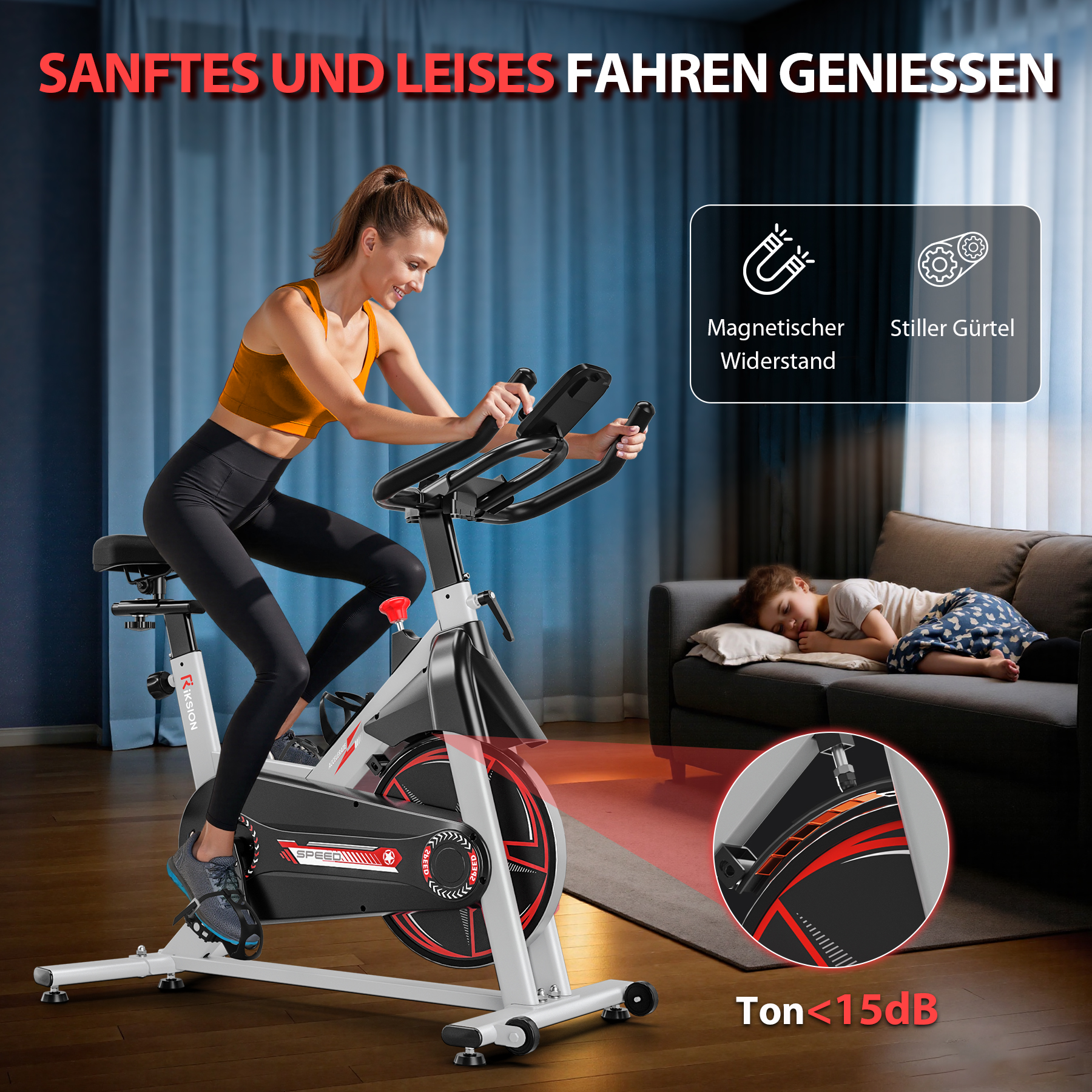 Eine Frau auf einem Heimtrainer, ein Kind schläft im Hintergrund.