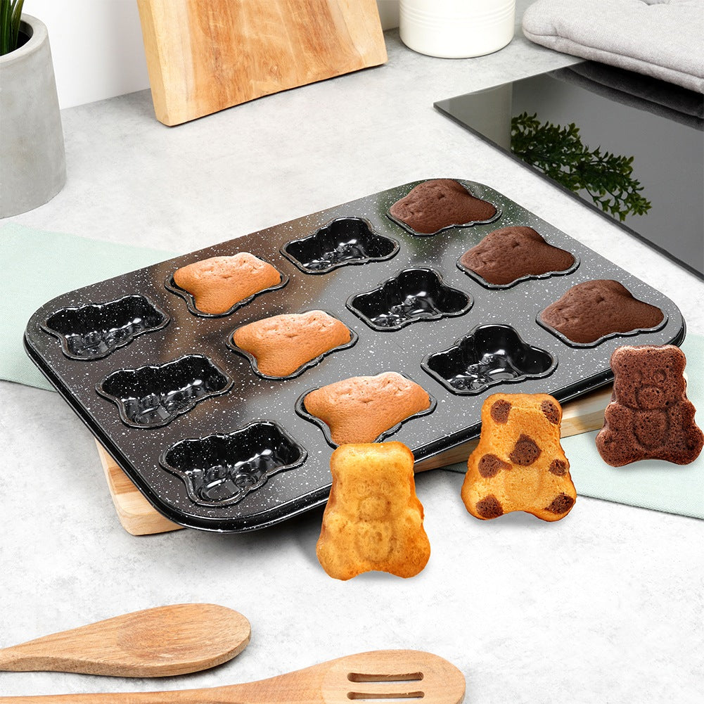 Bandeja para hornear con 12 moldes, rellena de galletas con forma de oso.