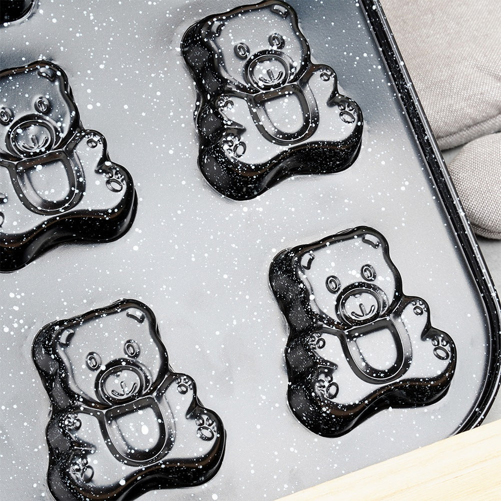 Una bandeja para hornear con cuatro moldes en forma de osito de peluche.