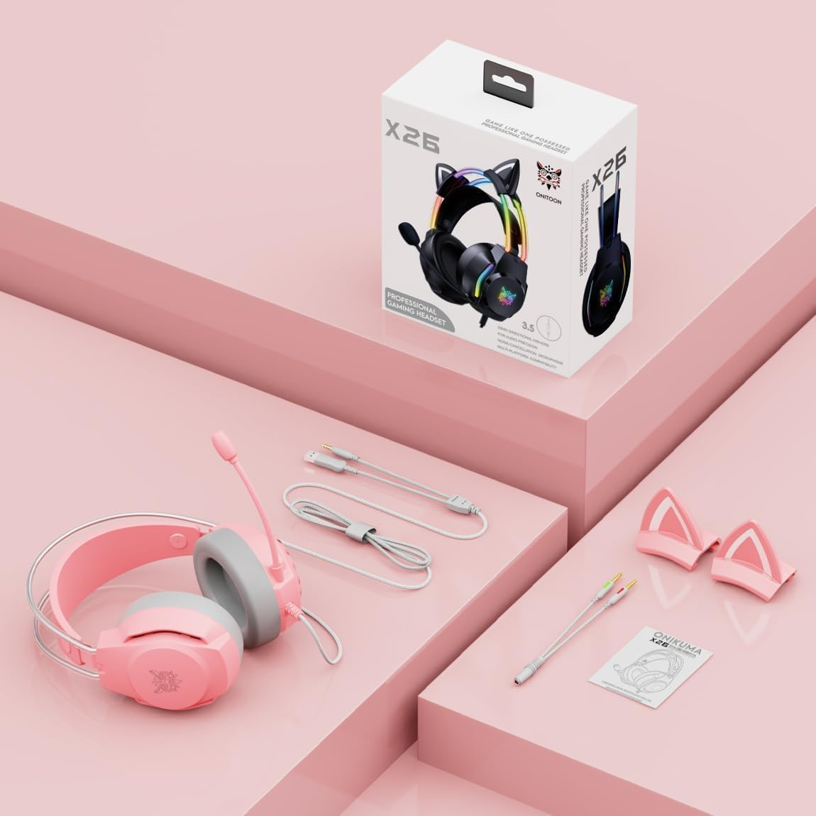 Ein pinkes Headset mit Mikrofon liegt neben Kabeln und Zubehör auf einem rosa Podest.