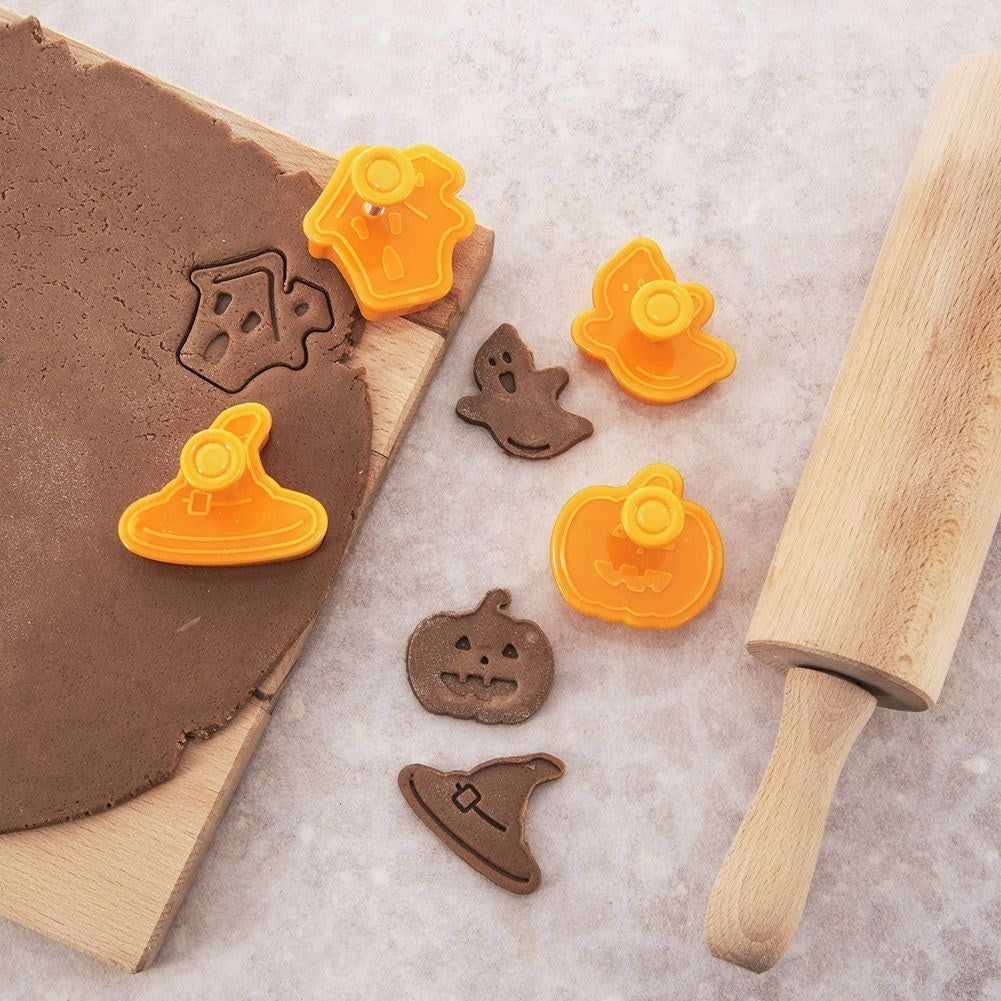 Cortadores de galletas de Halloween en forma de calabaza, fantasma y sombrero de bruja.