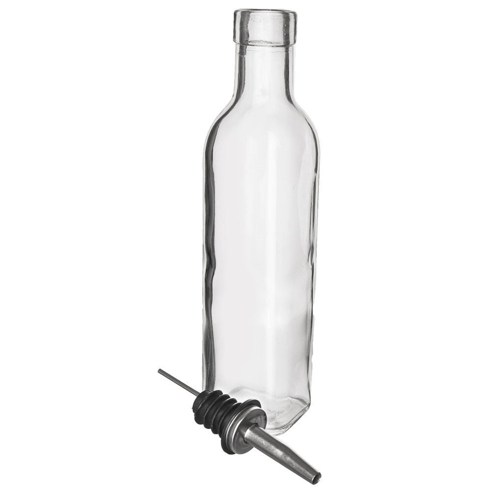 Botella de vidrio vacía con vertedor de punta metálica y tapón de goma, aislado.