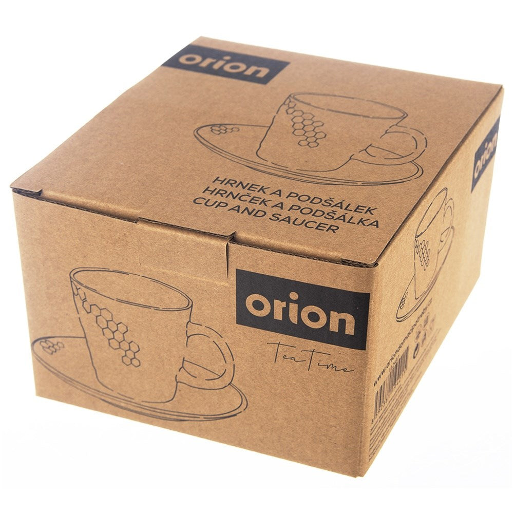 Caja de cartón con dibujo de taza y platillo, logo Orion.