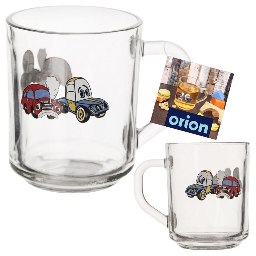 Dos tazas de cristal con coches de dibujos animados. Una taza muestra dos coches echando humo.