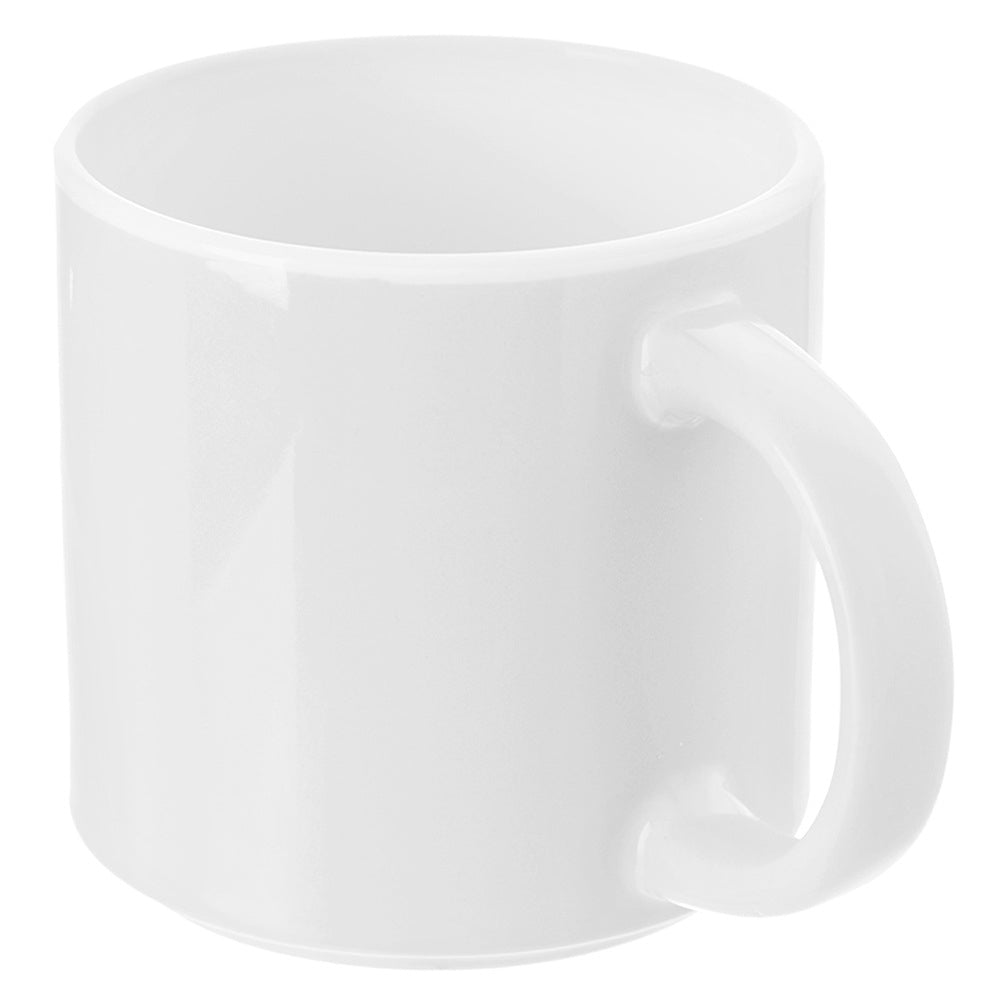 Una taza de cerámica blanca con asa sobre fondo blanco.