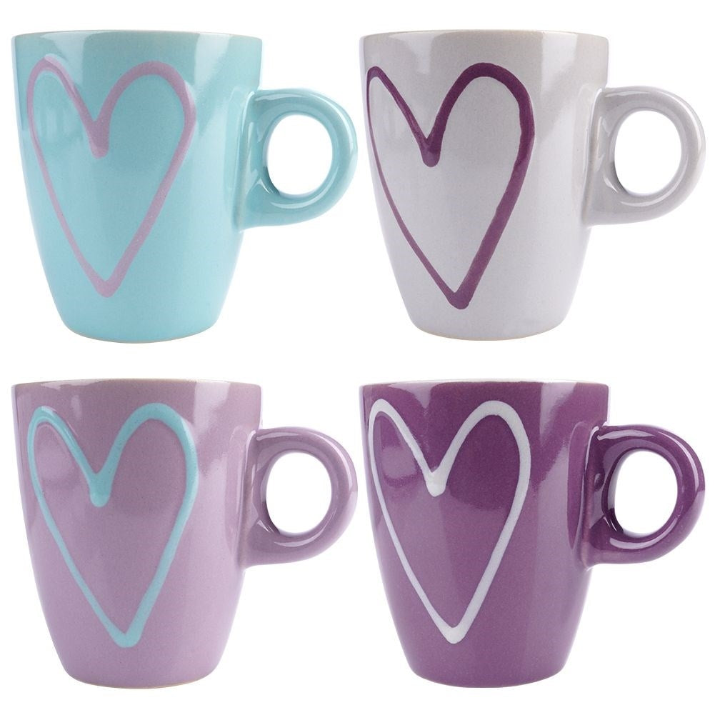 Cuatro tazas con corazones: azul claro, blanco, lavanda y morado.