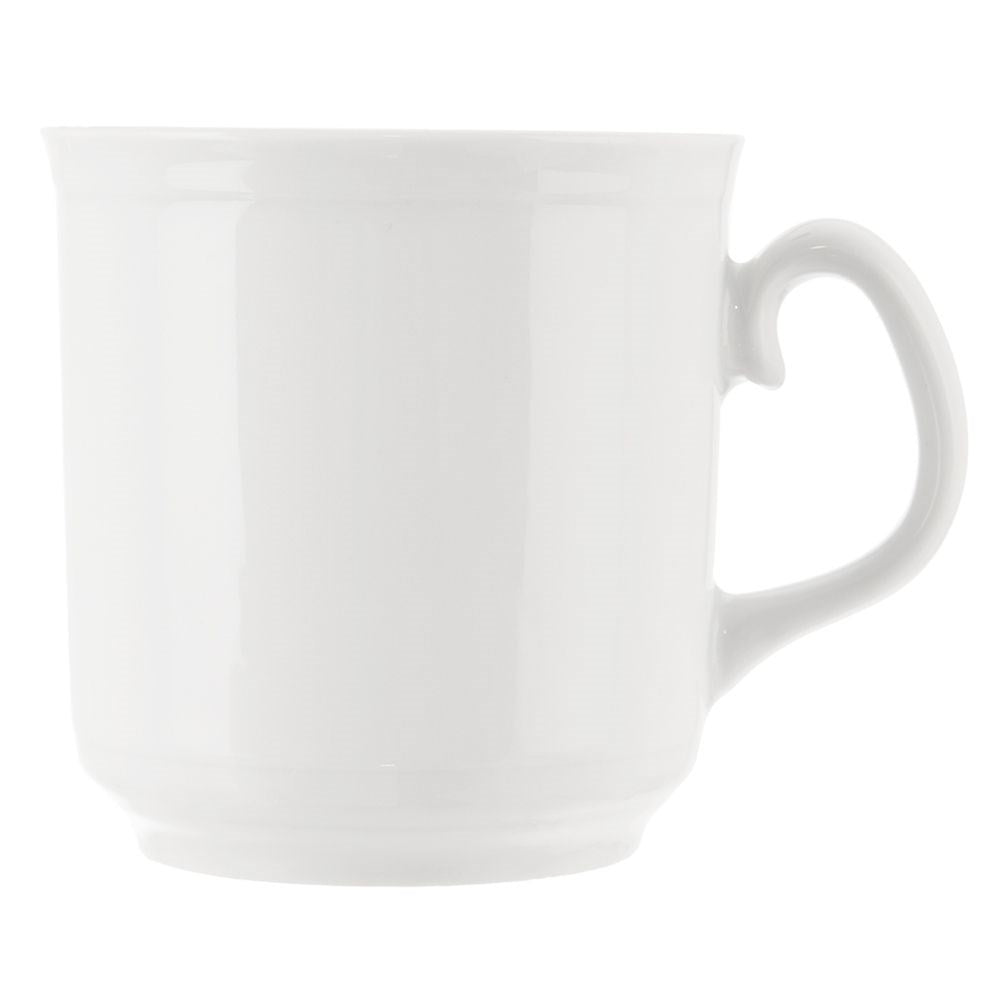 Una taza de cerámica blanca con asa, aislada sobre fondo blanco.