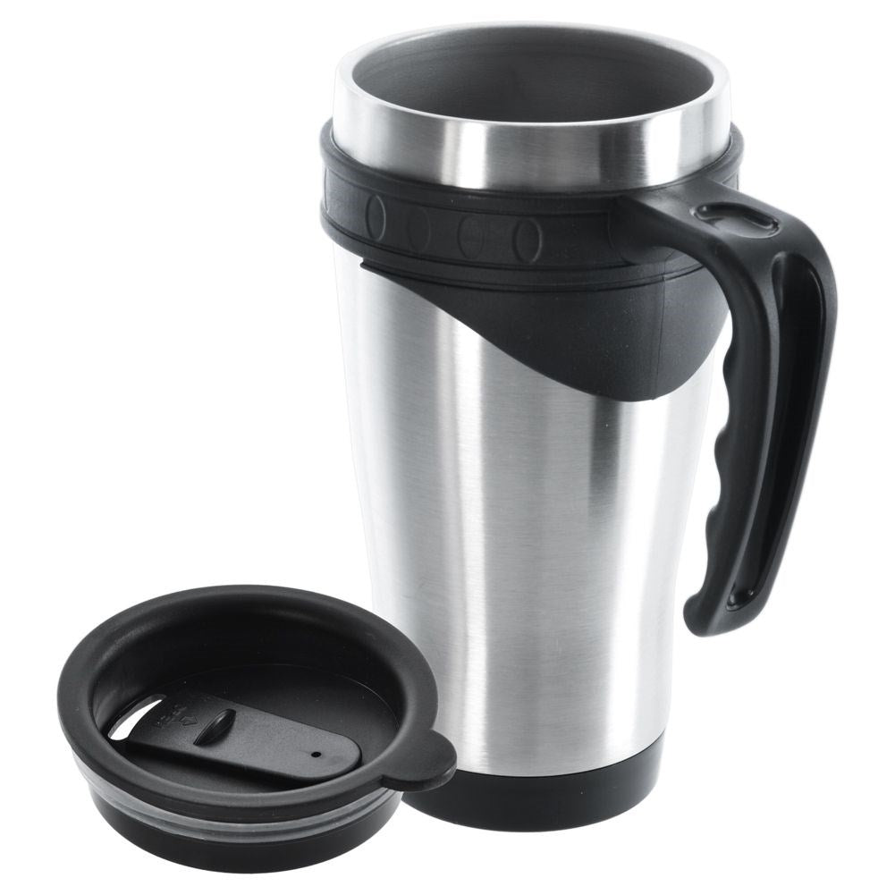 Taza de viaje plateada con asa negra y tapa separada.