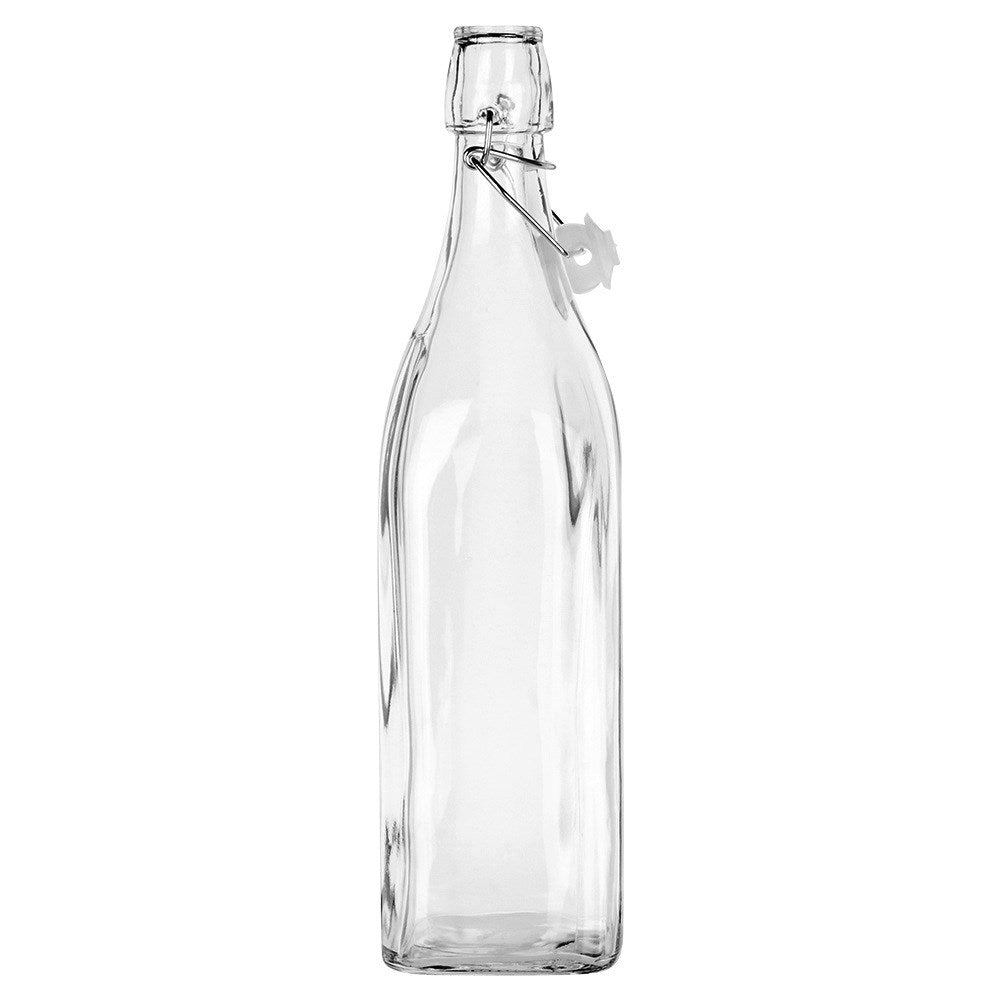 Una botella de vidrio transparente vacía con tapa abatible plateada sobre fondo blanco.