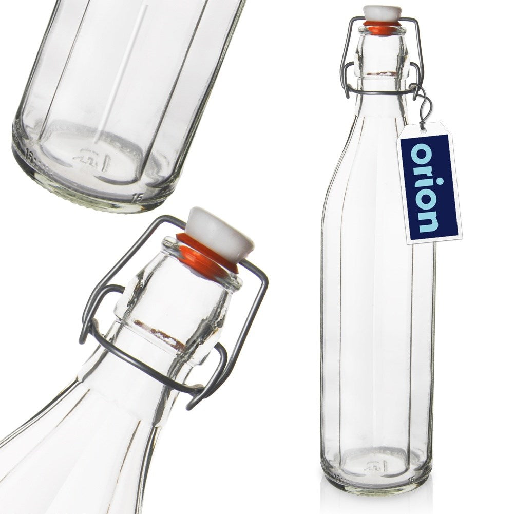 Una botella de vidrio vacía con cierre abatible y etiqueta azul.