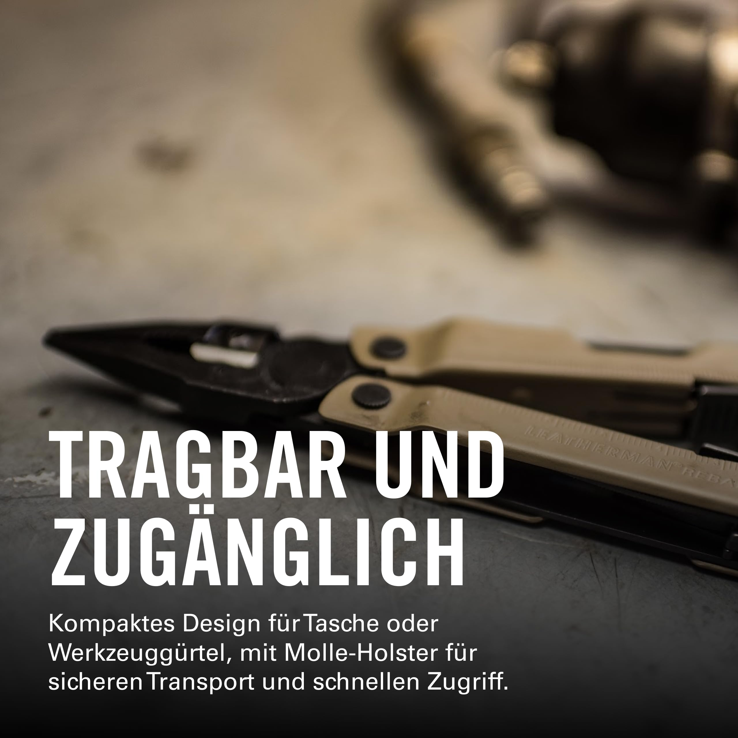 Eine beige Leatherman Zange mit schwarzer Spitze liegt auf einer grauen Oberfläche.
