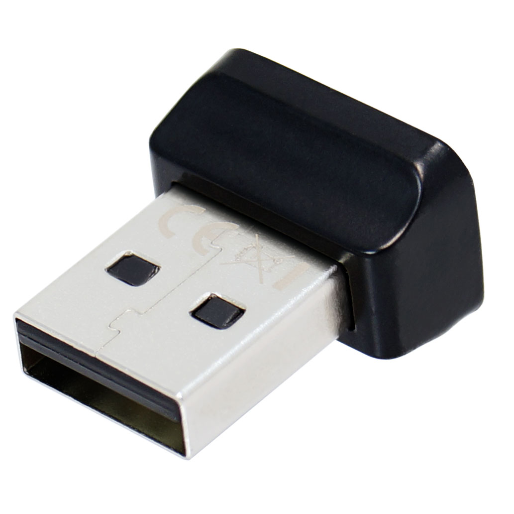 Ein schwarzer USB-Adapter mit silbernem Stecker. Nahaufnahme.