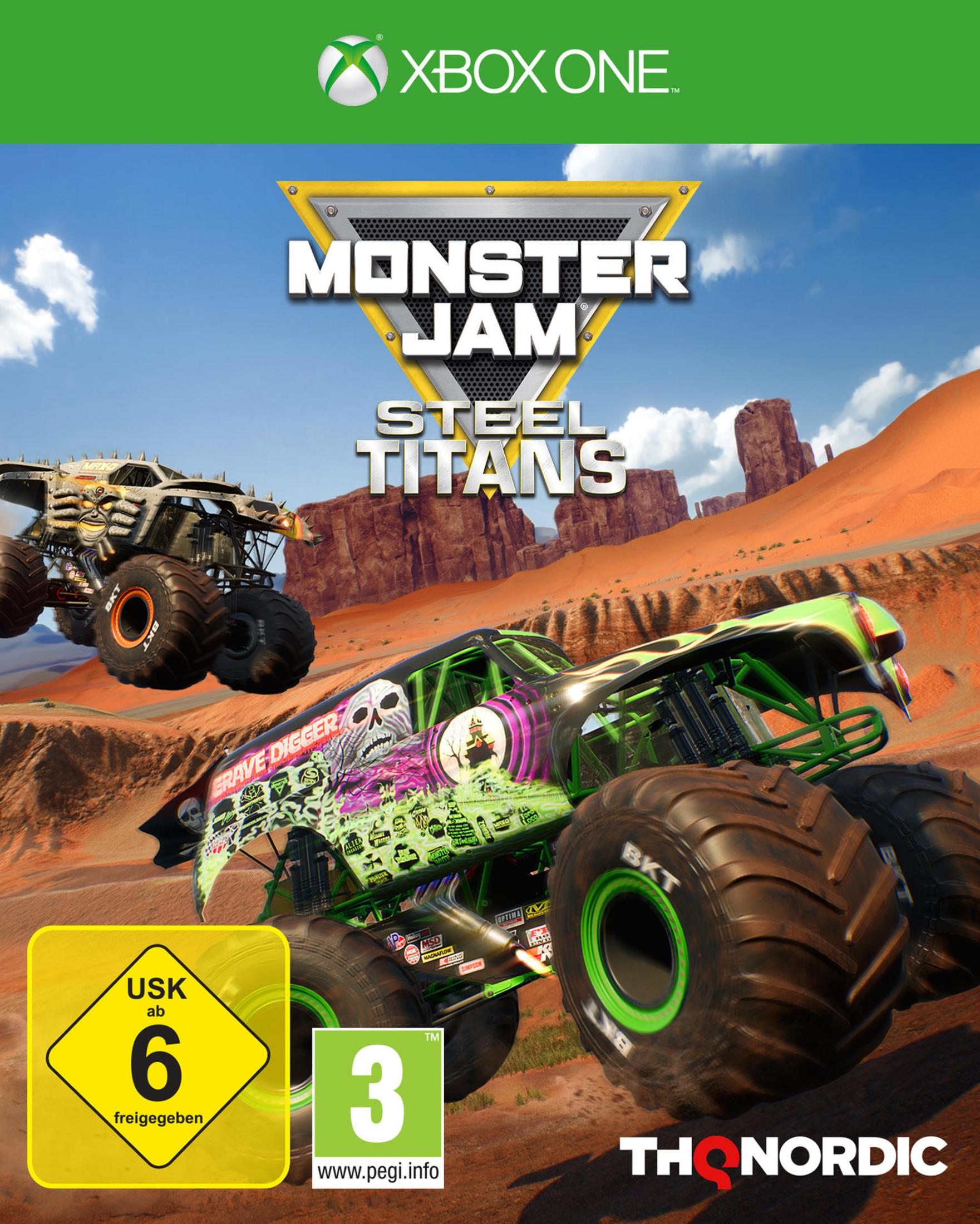 Zwei Monster-Trucks, Grave Digger und ein weiterer, fahren durch eine Wüstenlandschaft.