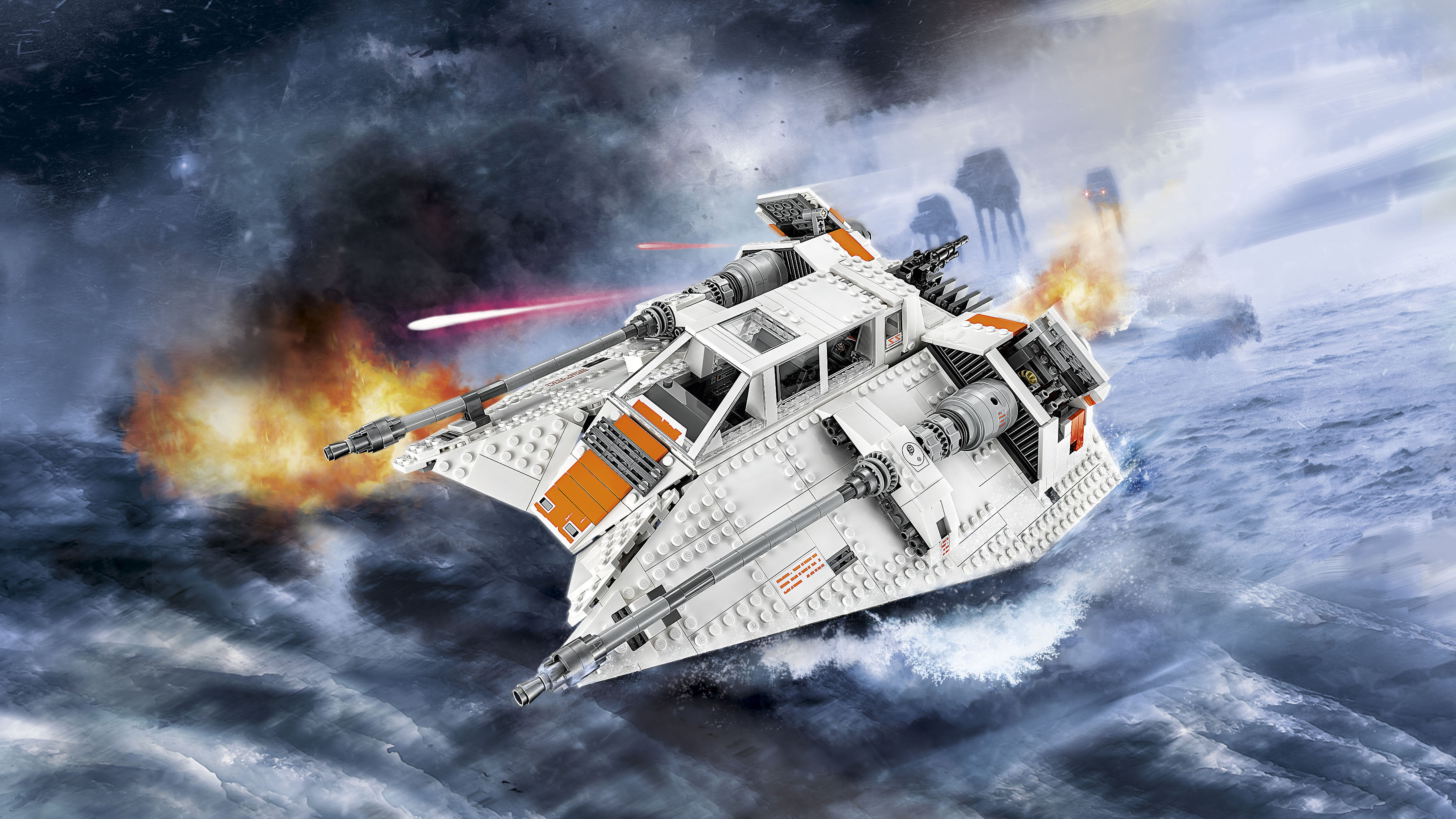 Biały myśliwiec Lego Snowspeeder z pomarańczowymi akcentami leci nad lodowatą wodą.