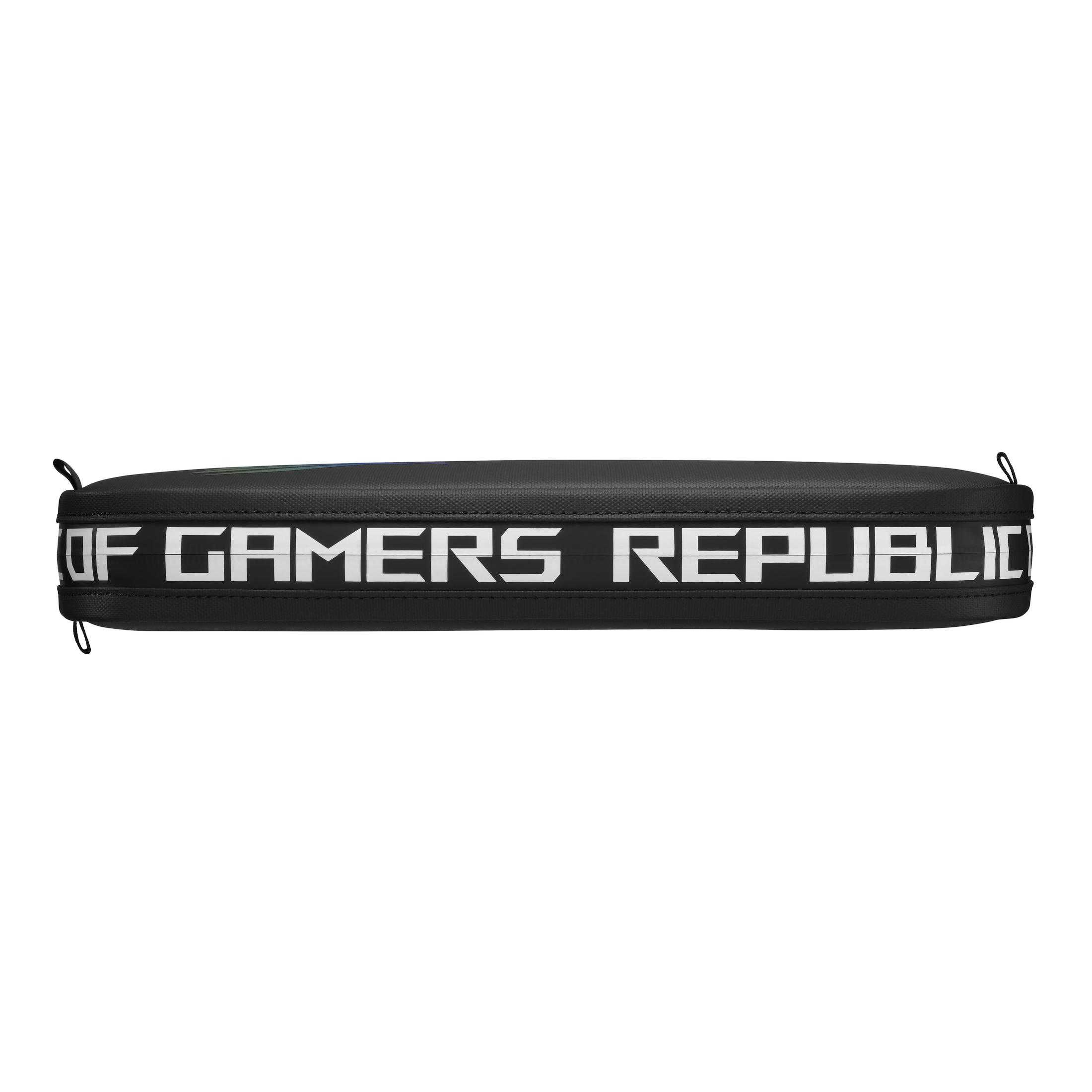 Borsa nera con scritta bianca "OF GAMERS REPUBLIC" e anelli.