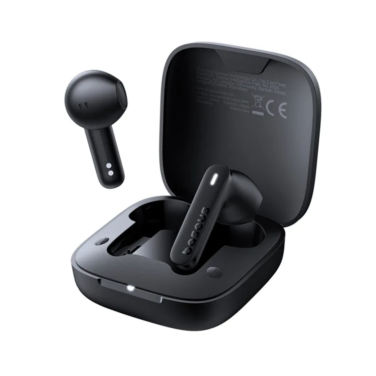 Auricolari wireless neri con custodia di ricarica. Uno fluttua, uno è nella custodia.