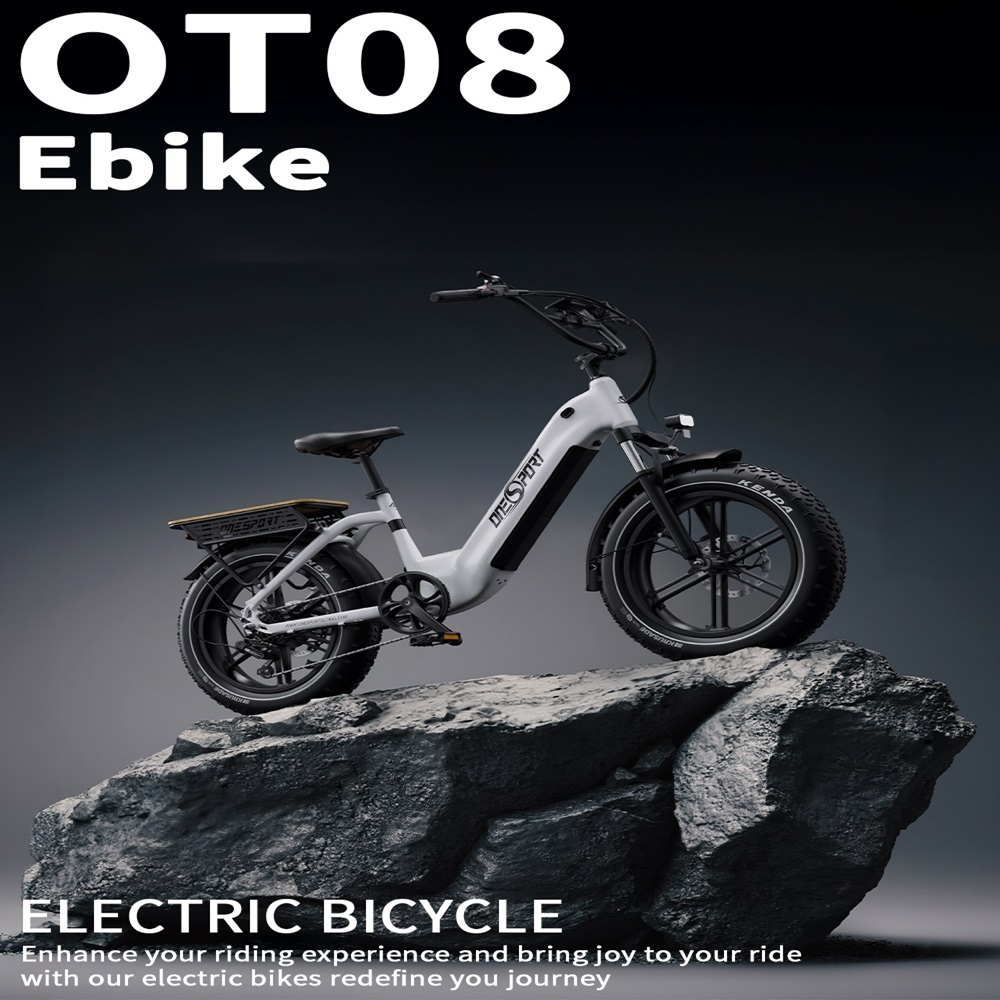 Una bicicleta eléctrica blanca está sobre rocas. Se ven OT08 Ebike y ELECTRIC BICYCLE.