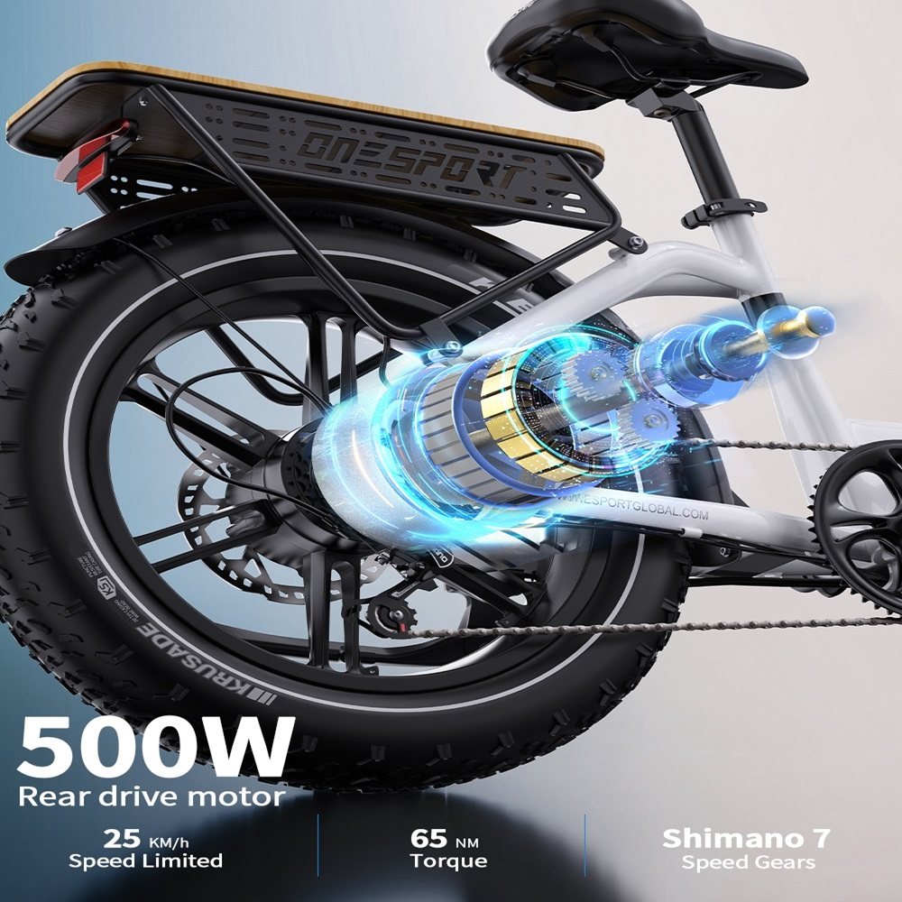 Primer plano del motor trasero de una e-bike, 500W, con portaequipajes de madera.