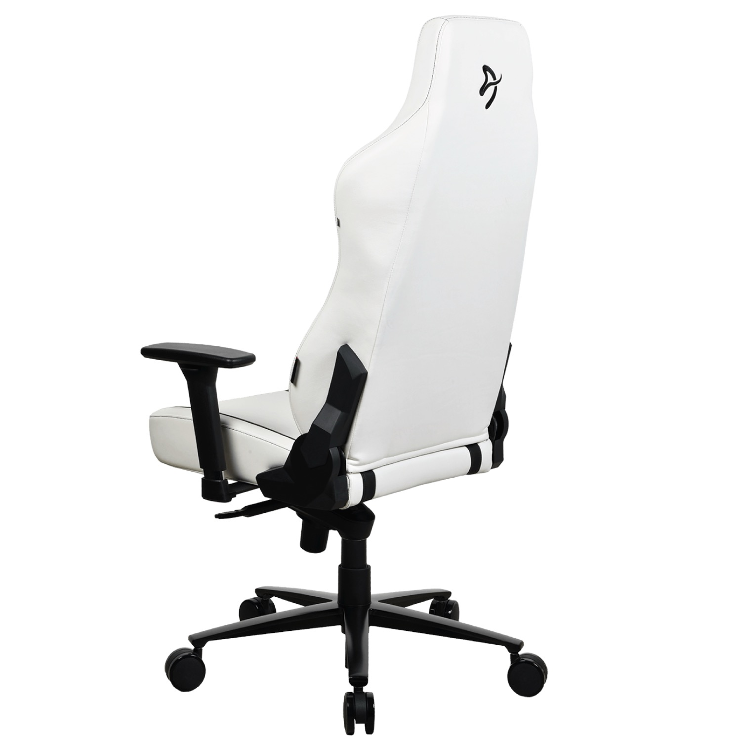 Een witte gamestoel met zwarte accenten, van achteren gezien.