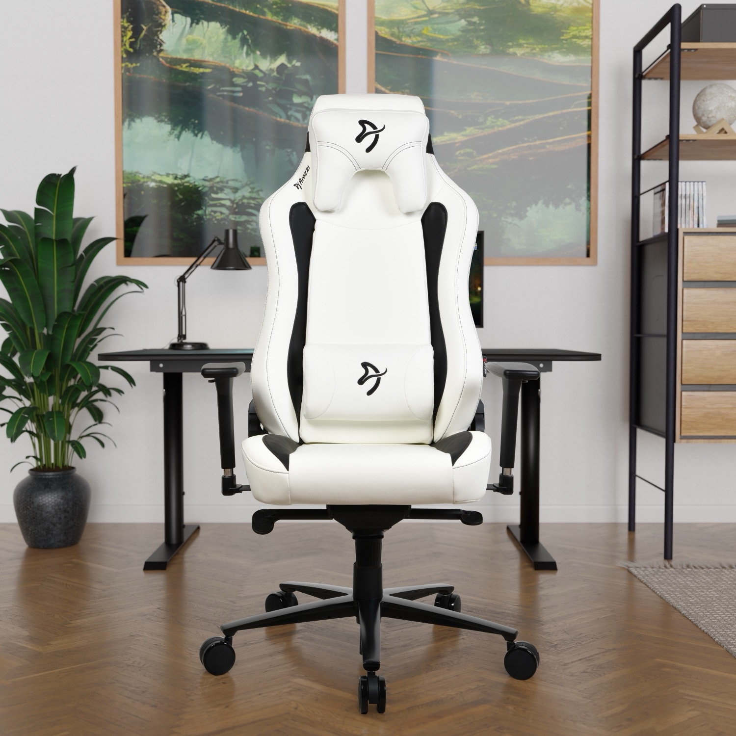 Een witte gamestoel met zwarte accenten staat voor een bureau.