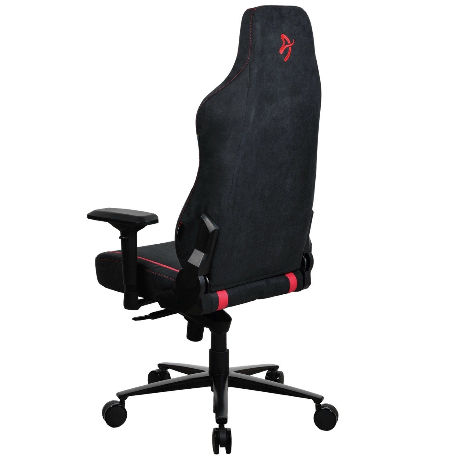 Een zwarte gamestoel met rode stiksels en logo.