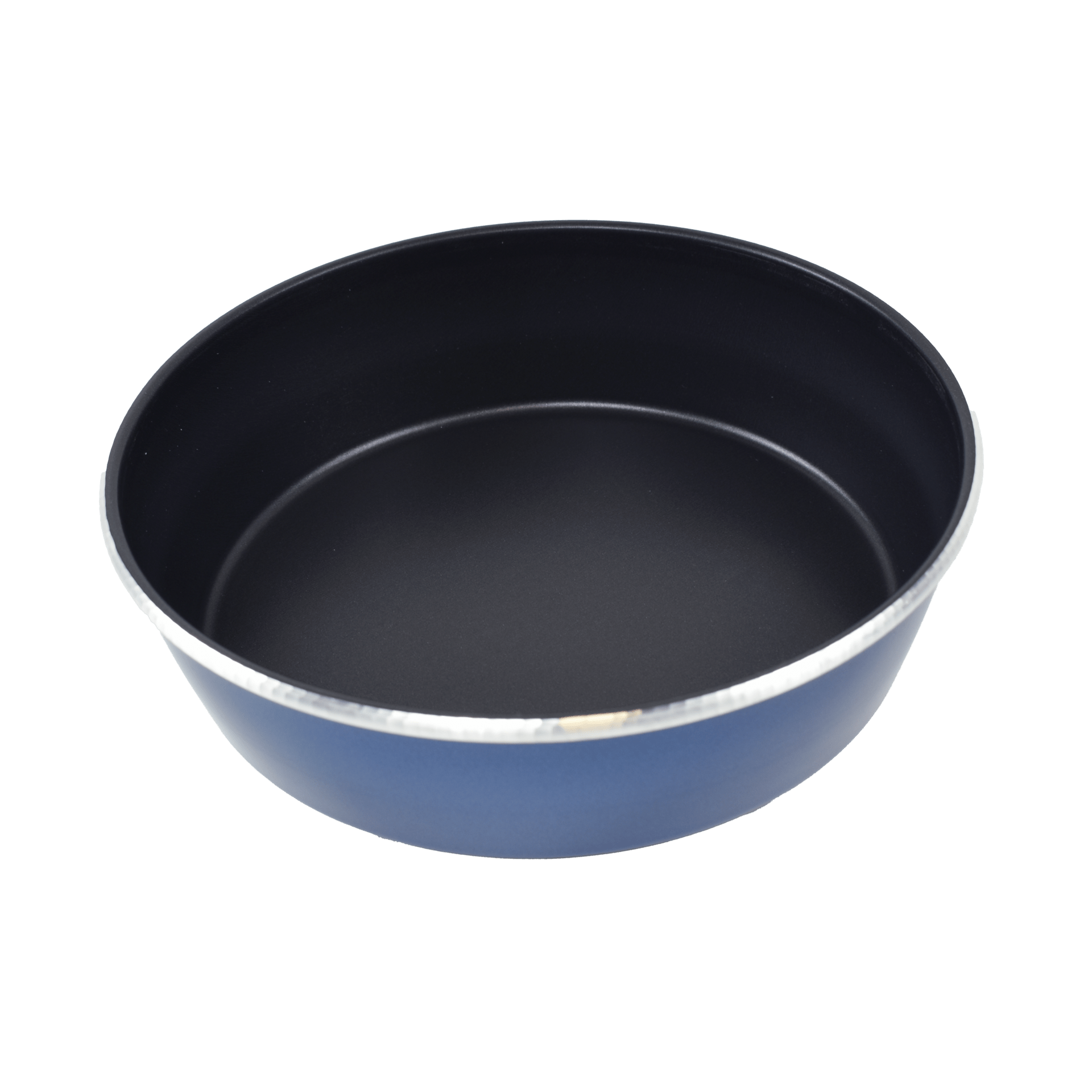 Una tortiera blu con interno nero su sfondo verde.