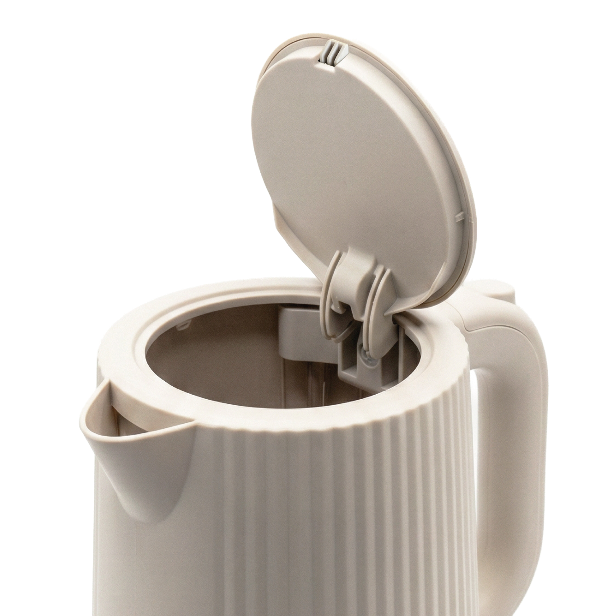 Een crèmekleurige waterkoker met het deksel open en een handvat.