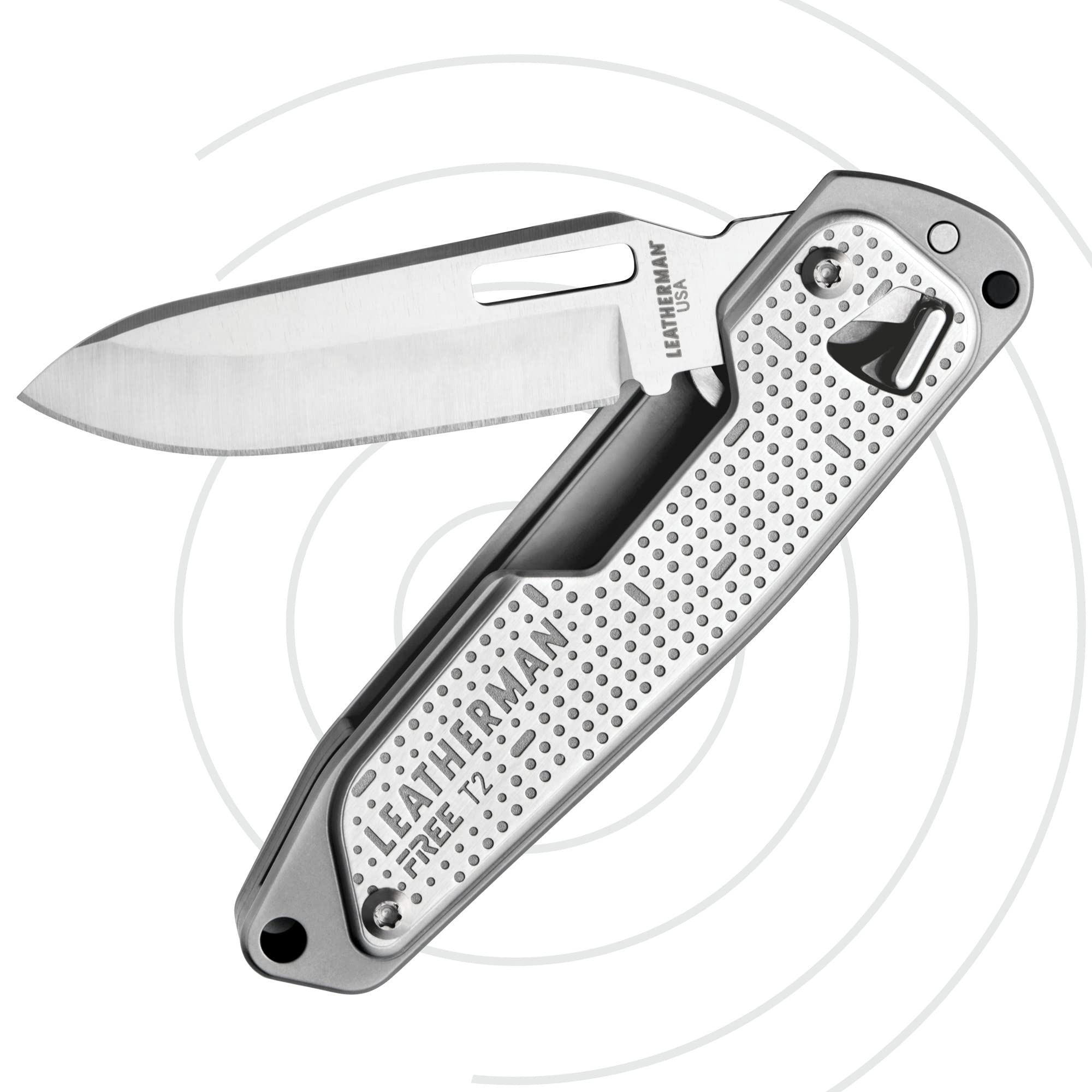 Ein silbernes Leatherman Free T2 Messer mit geöffneter Klinge auf weißem Hintergrund.