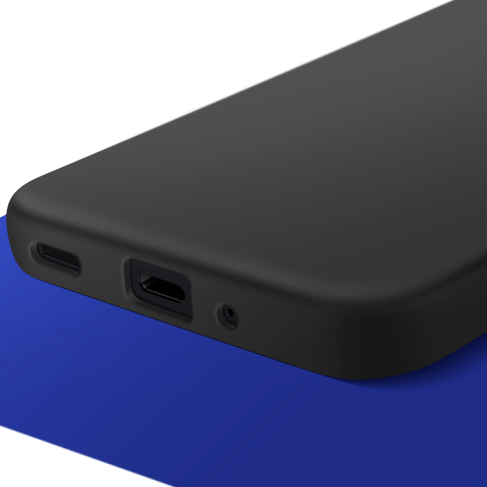 Primo piano di una custodia per smartphone nera con porte di ricarica su sfondo blu.