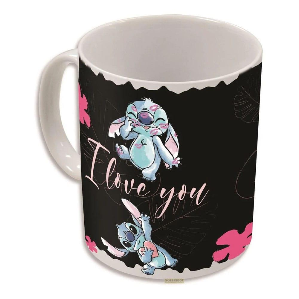 Taza con personajes de Stitch, flores rosas y texto "Te amo".