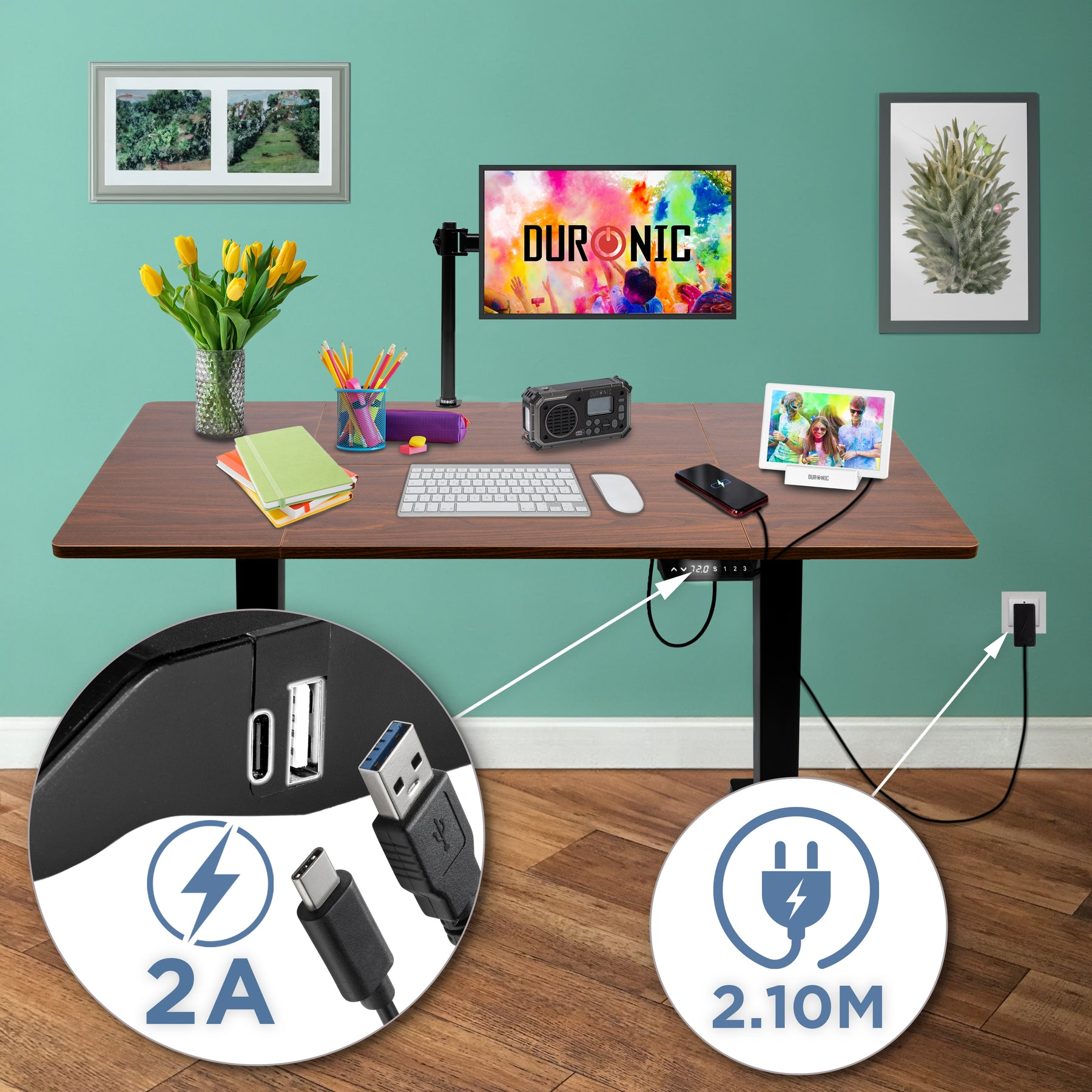 Ein Schreibtisch mit Monitor, Tastatur, Maus, Tablet und Handy. Nahaufnahmen von USB-Anschlüssen und Kabeln.
