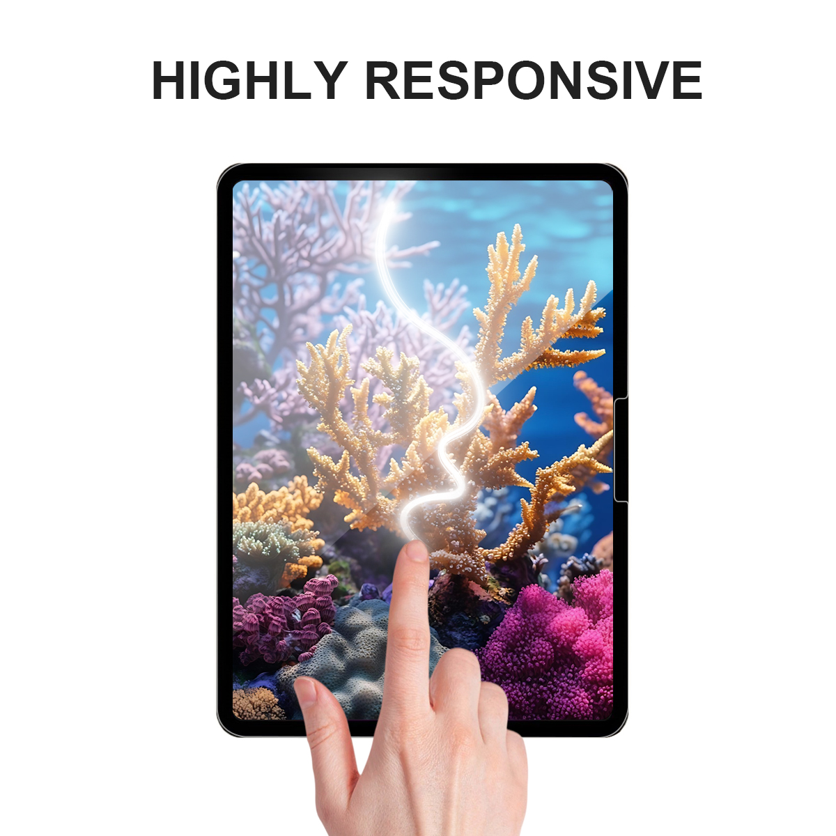 Una mano tocca lo schermo di un tablet con un'immagine subacquea di coralli.