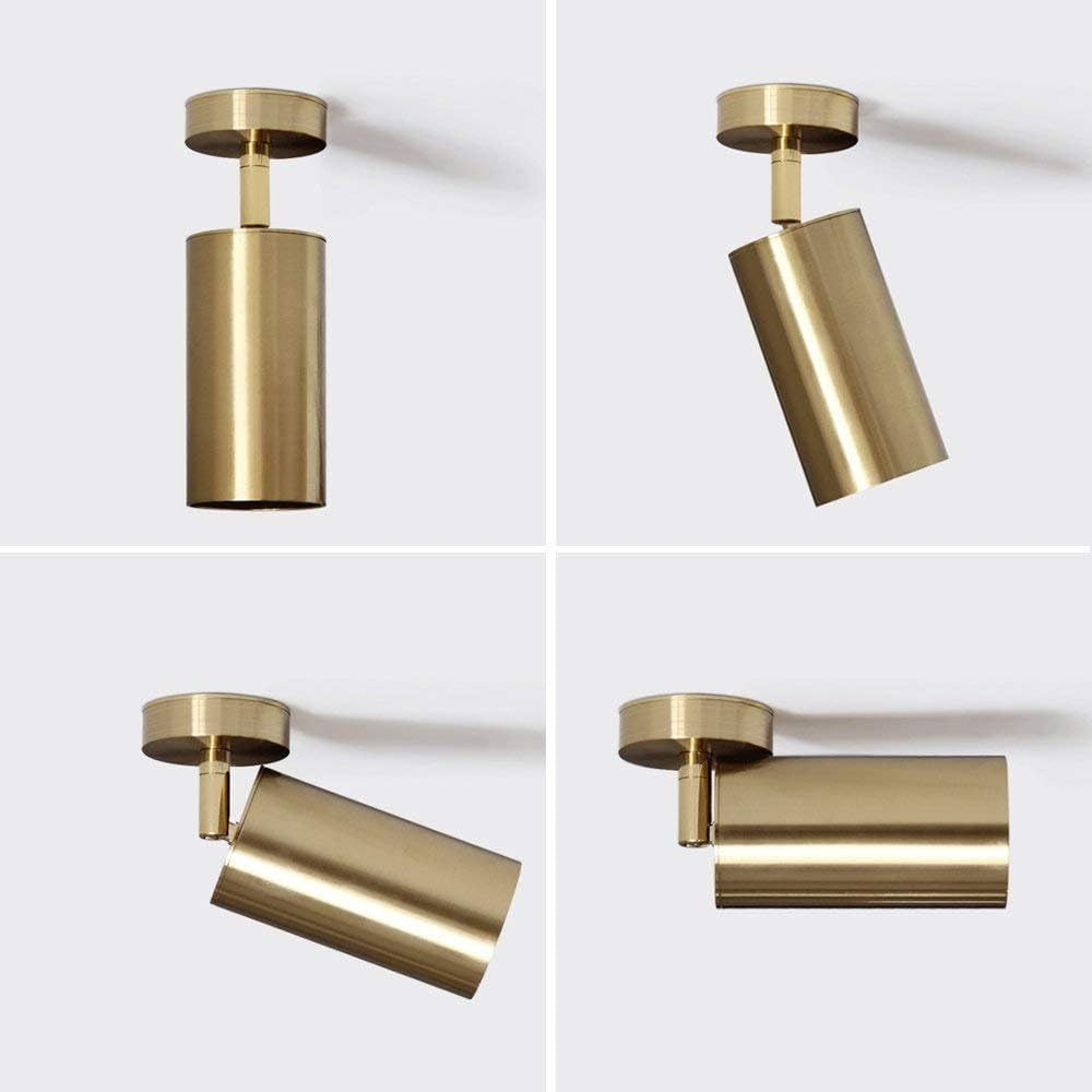Cztery złote lampy sufitowe, każda cylindryczna, pokazane pod różnymi kątami.