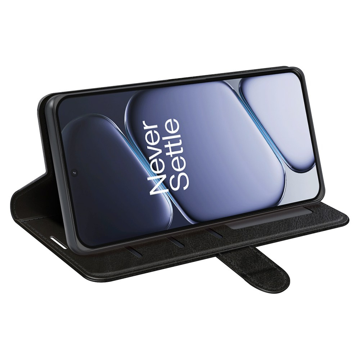 Een zwarte telefoon in een open hoes met 'Never Settle'.
