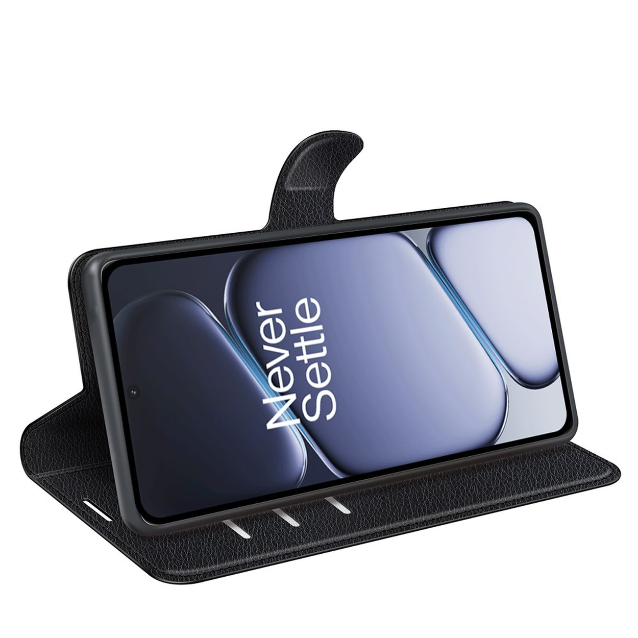 Een zwarte smartphone in een flip case met "Never Settle".