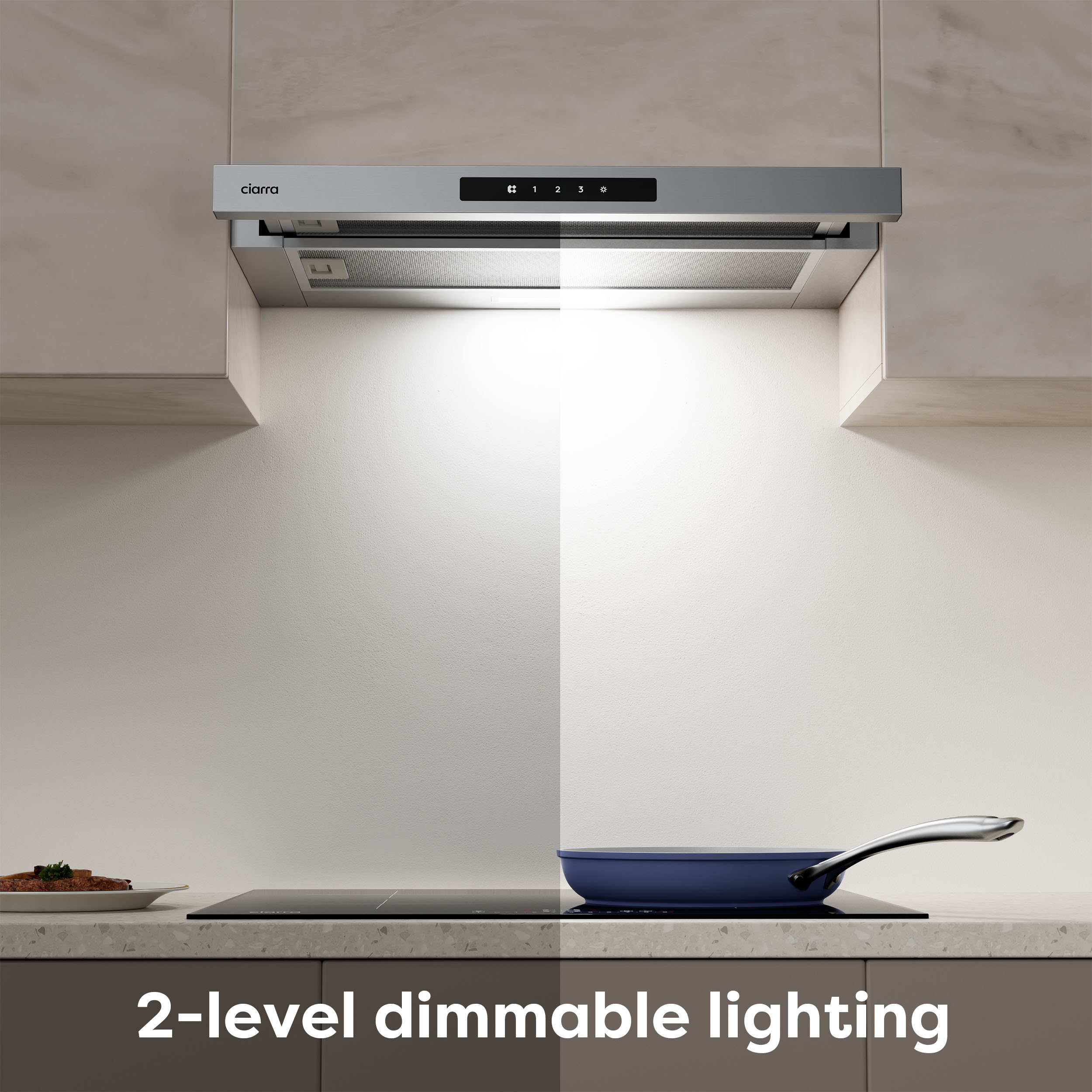 Keuken met afzuigkap, kookplaat en blauwe pan. Dimbare verlichting.