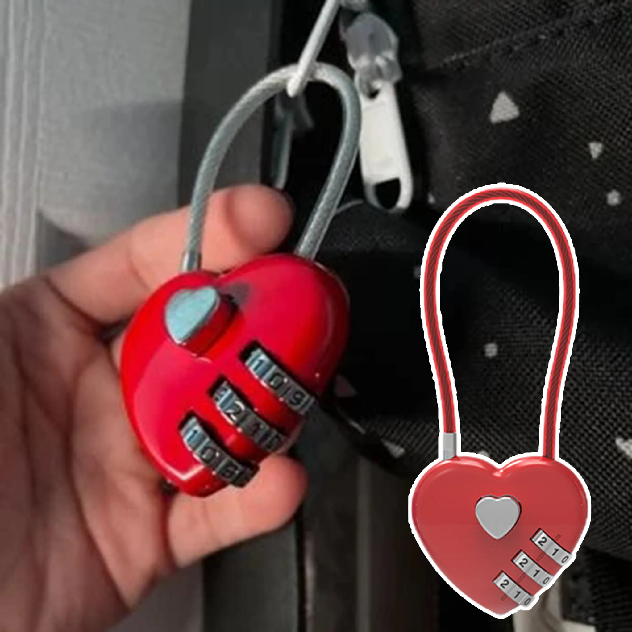 Rotes Herzschloss mit Zahlenkombination an einem Rucksack.