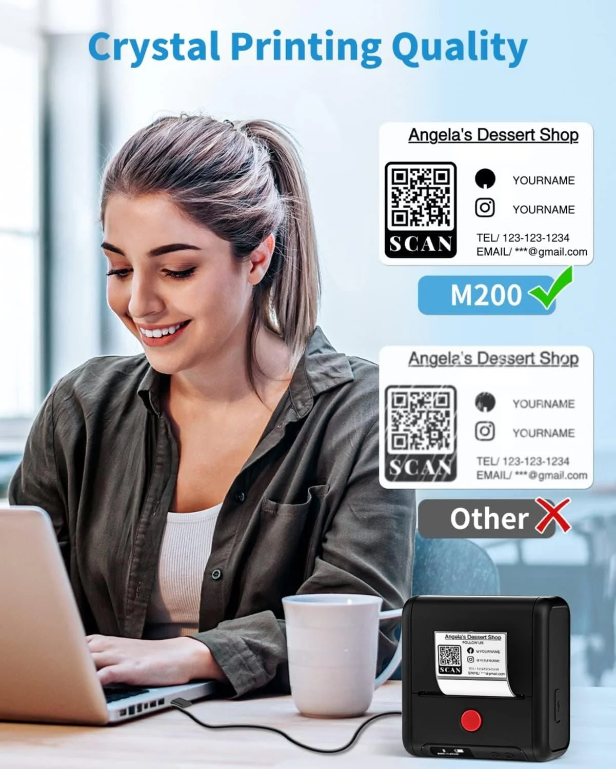 Femme travaille sur ordinateur portable, montre la qualité d'impression avec des exemples QR.