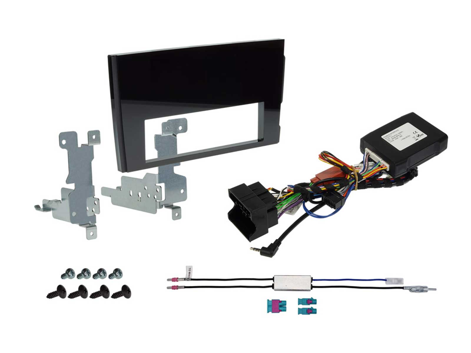 Einbau-Kit für Autoradio mit Kabelbaum, Halterungen, Schrauben und Antennenadapter.